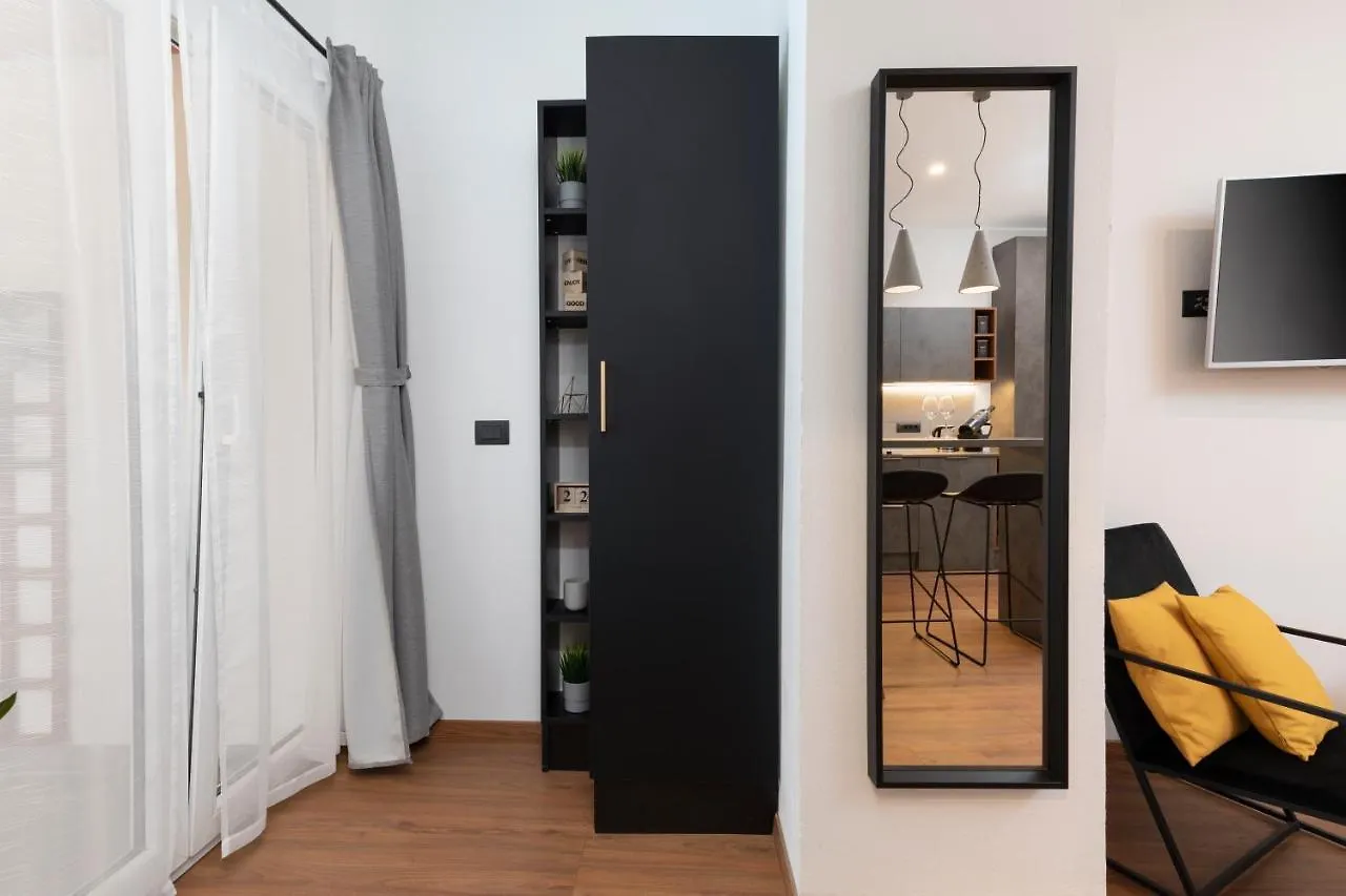 Deluxe Rooms And Apartments Korzo Pula