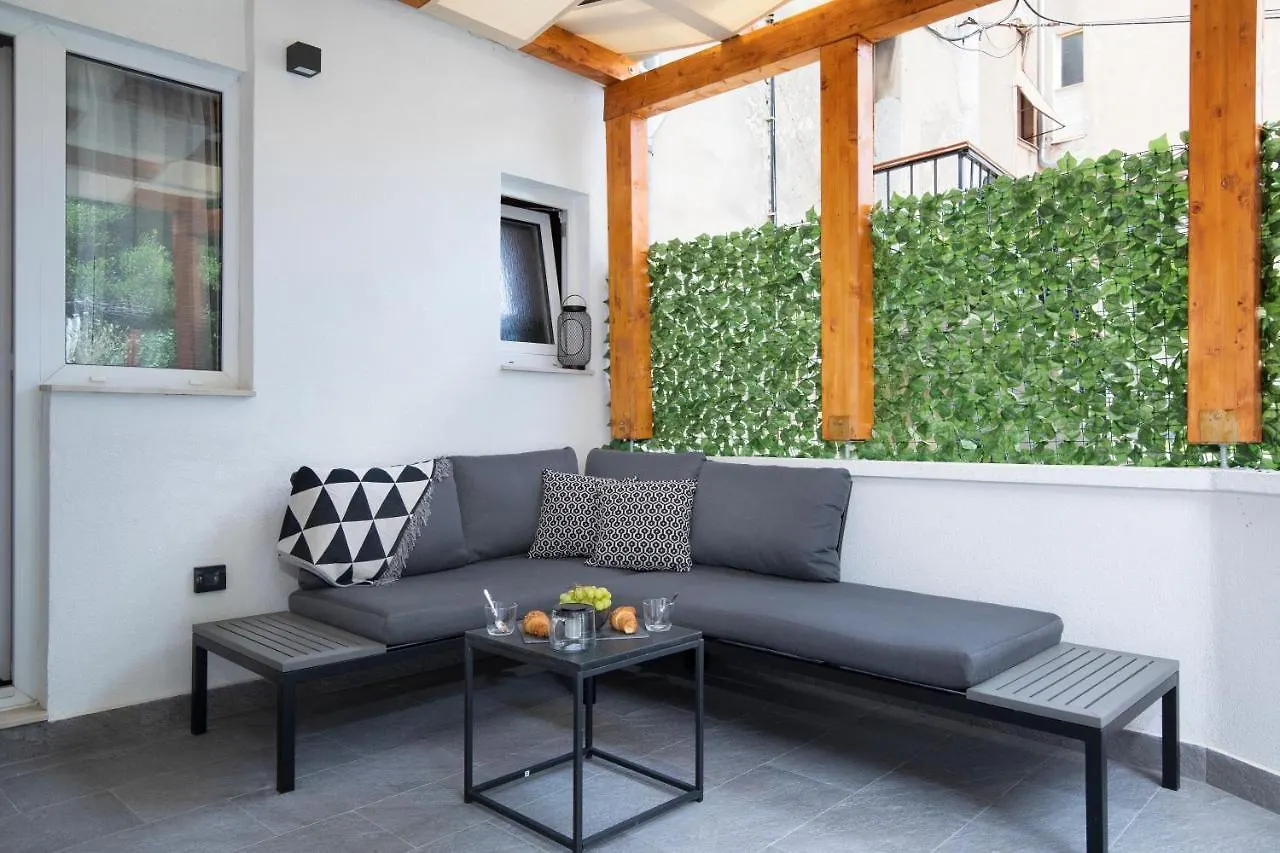 פולה Deluxe Rooms And Apartments Korzo 0*,  קרואטיה
