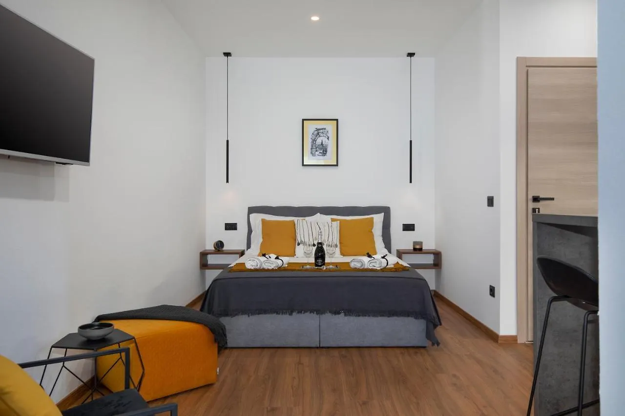 Deluxe Rooms And Apartments Korzo Pula