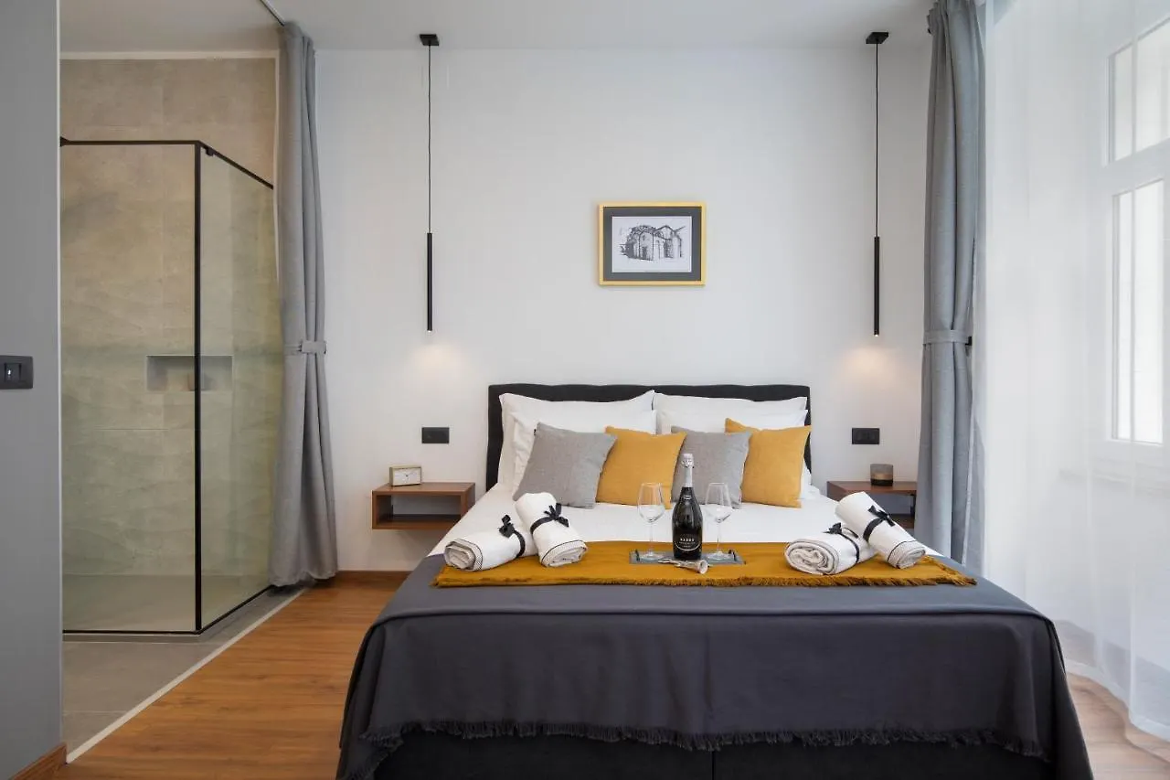 Deluxe Rooms And Apartments Korzo Pula Kroatien